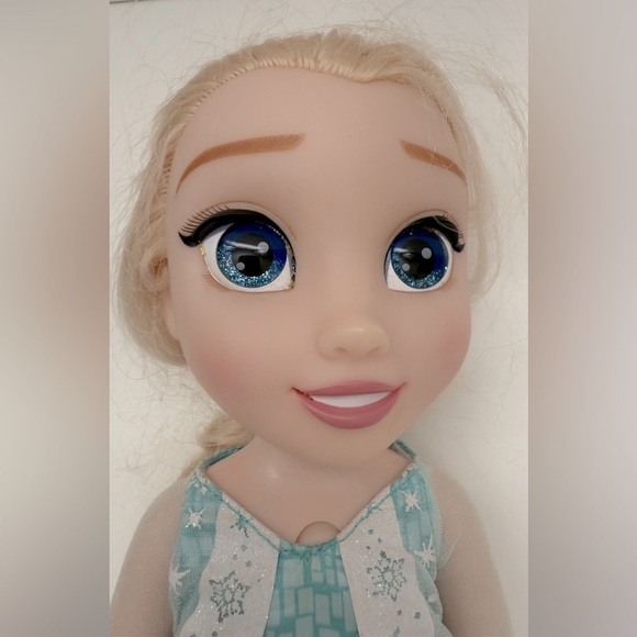 Disneys Singing Frozen Princess Elsa Doll - Picture 5 of 10